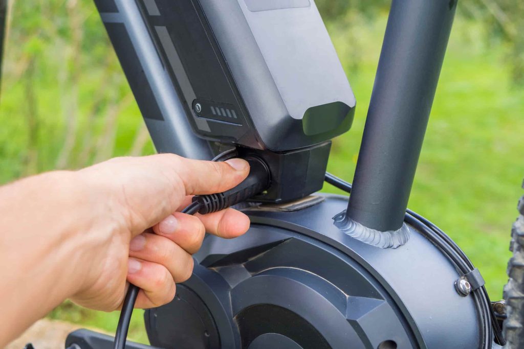 speed pedelec die wordt opgeladen