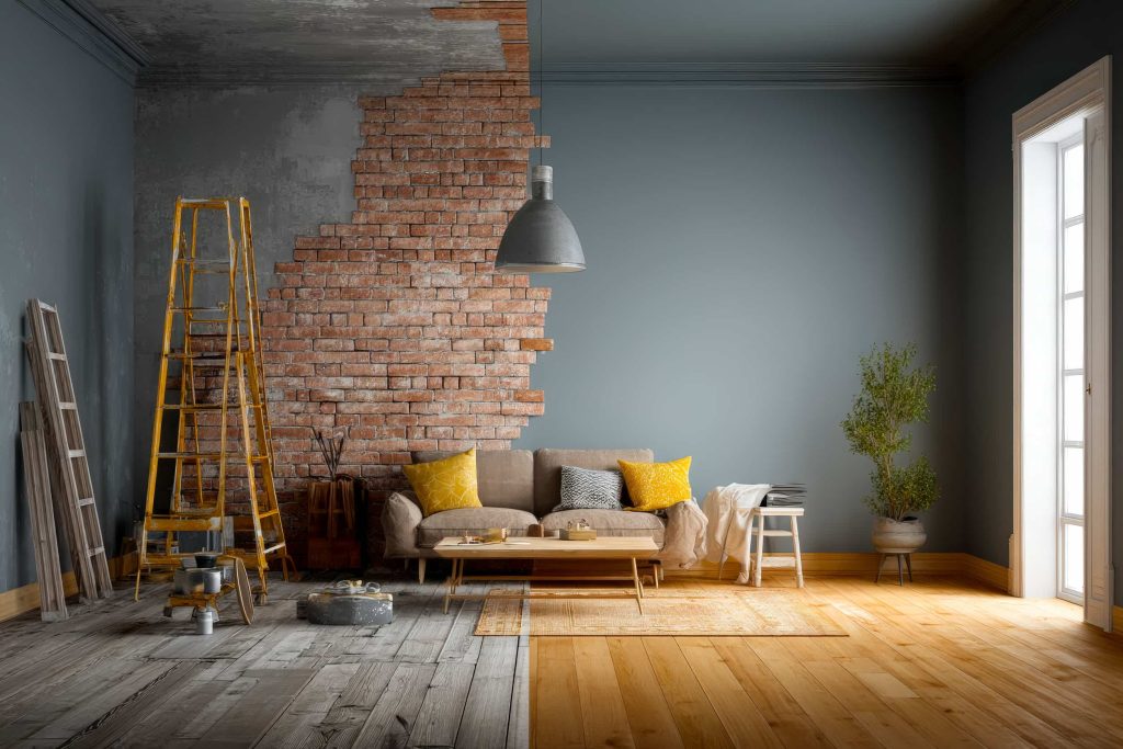 Woonkamer met exposed brick wall