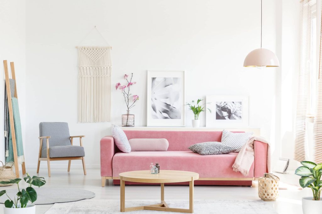 roze bank vrouwelijk interieur