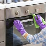 buitenkant van de oven schoonmaken