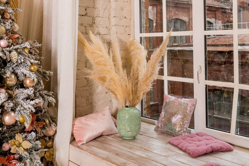 knusse vensterbank ideeën voor een groot raam